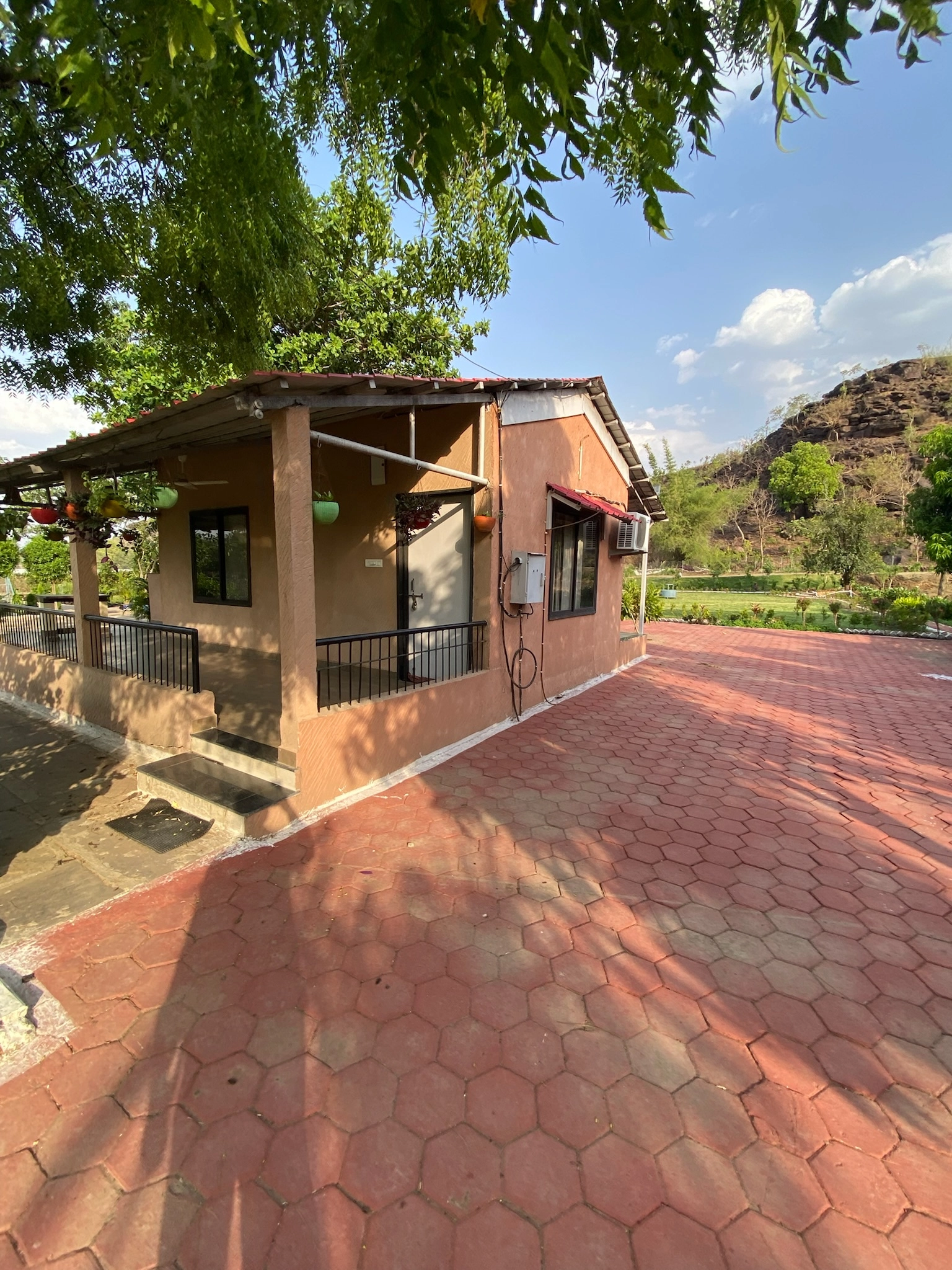 Modern Resort - Image 14 of 108